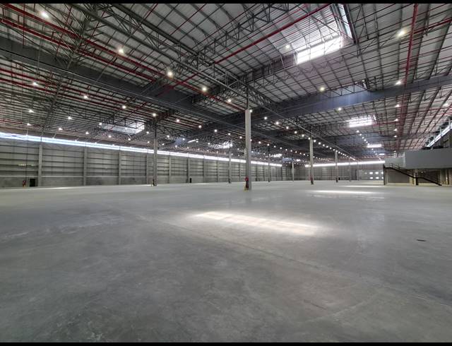 18,756M² WAREHOUSE TO LET IN LONGLAKE